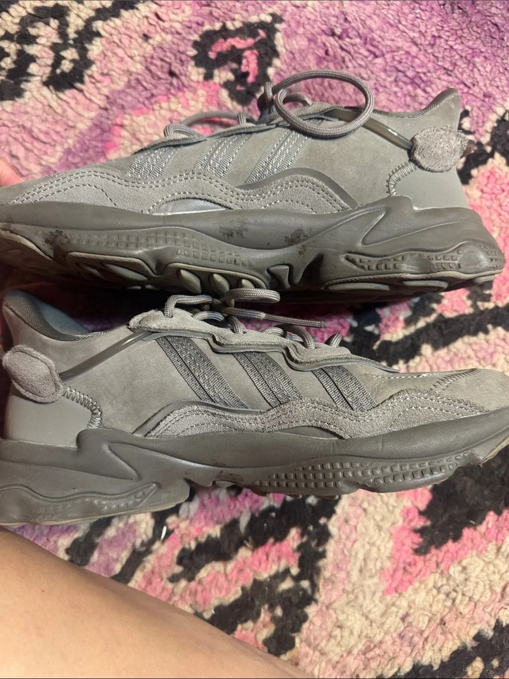 Women’s Adidas Ozweego Sneakers Size 8